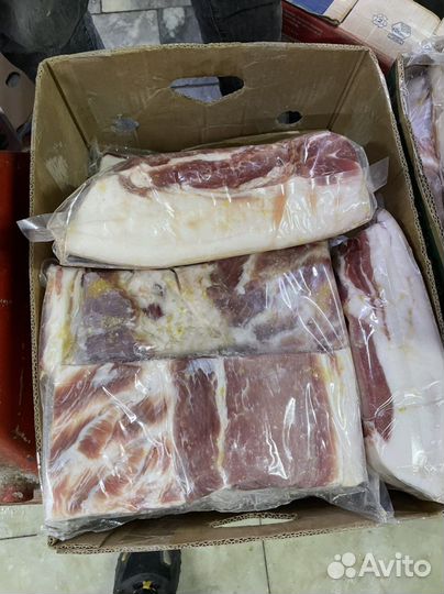Рабочие в мясной цех