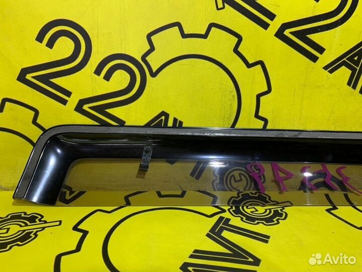 Ветровик задний правый Toyota Wish ZNE10 1ZZ-FE