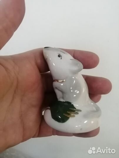 Фарфоровая статуэтка
