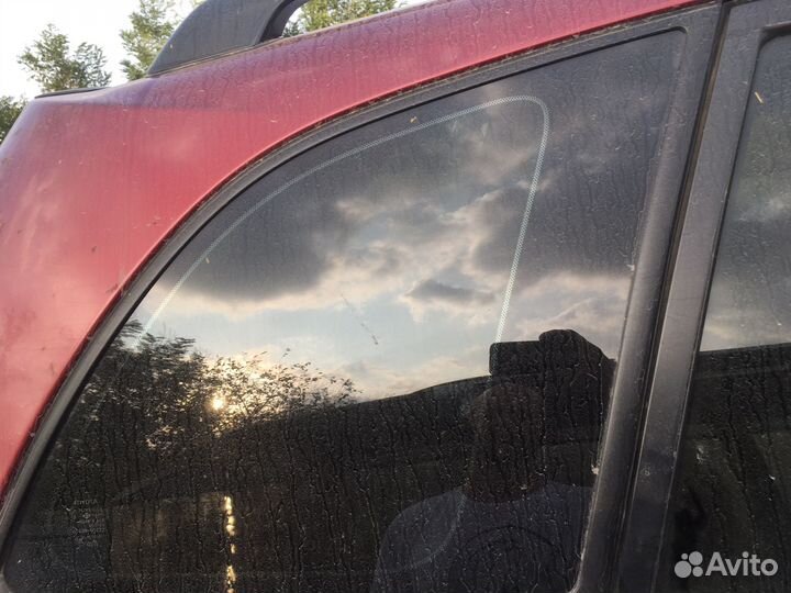 Toyota rav 4 2004 стекло глухое правое заднее