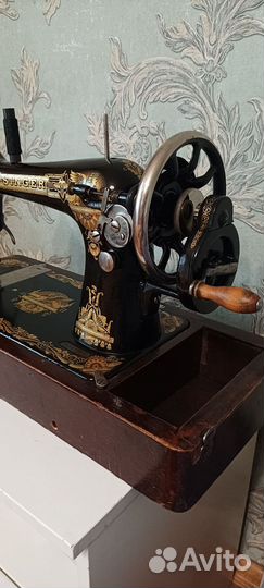 Швейная машинка Зингер