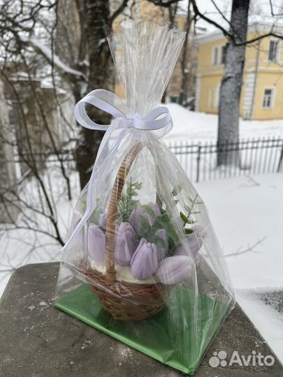 Букет тюльпанов на 8 марта из мыла в корзинке
