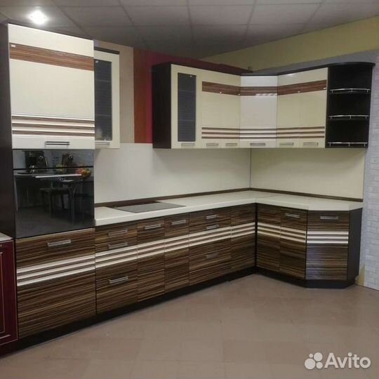 Кухонный гарнитур угловой