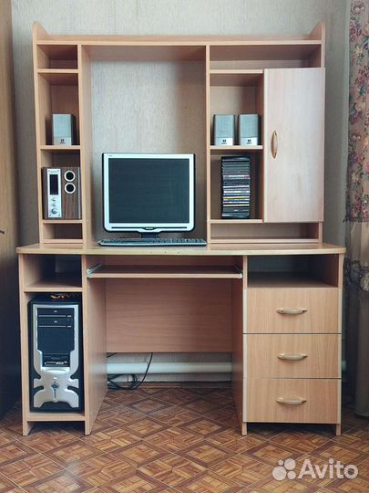 Компьютерный стол