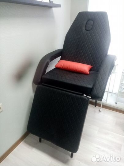 Педикюрное кресло трансформер в массажную кушетку