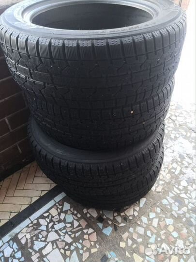 Toyo Observe Garit GIZ 215/55 R17 94Q