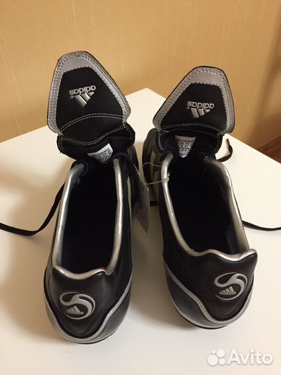 Футбольные бутсы adidas (размер 43) новые
