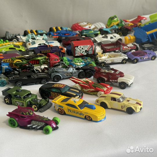 7 машинок hot wheels