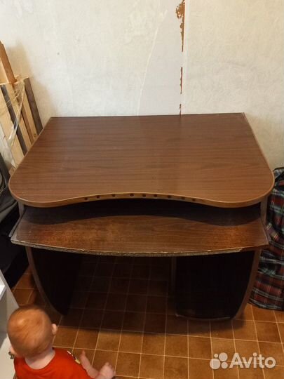 Компьютерный стол