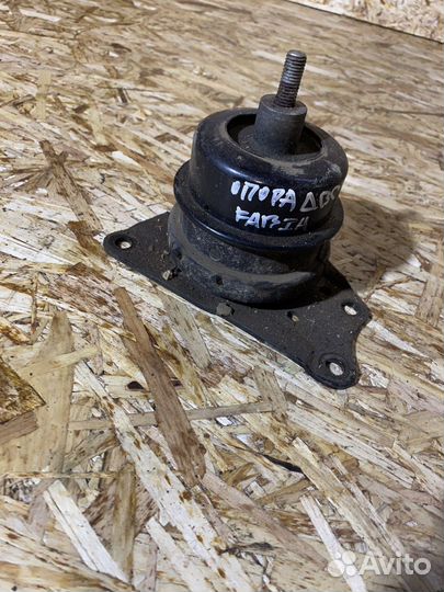 Опора двигателя правая Skoda Fabia 2 00-15