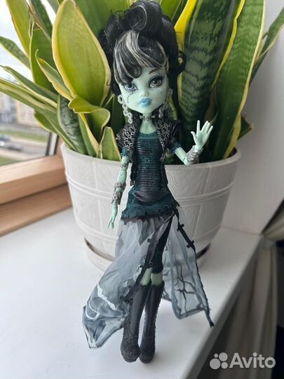 Френки Штейн на доставке Monster High Маскарад