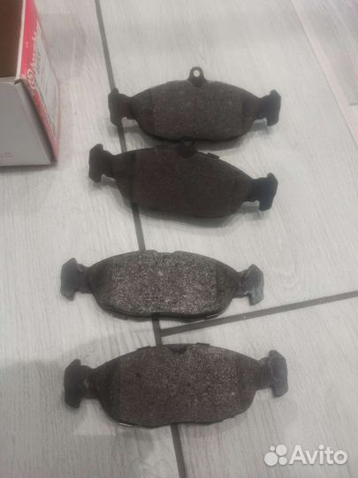 Тормозные колодки brembo p59011