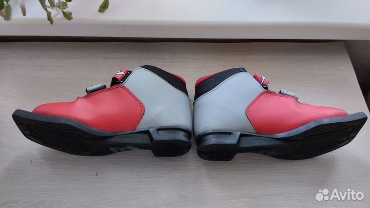 Лыжные ботинки размер 35