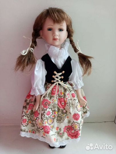 Миниатюрная фарфоровая куколка Снегурочка