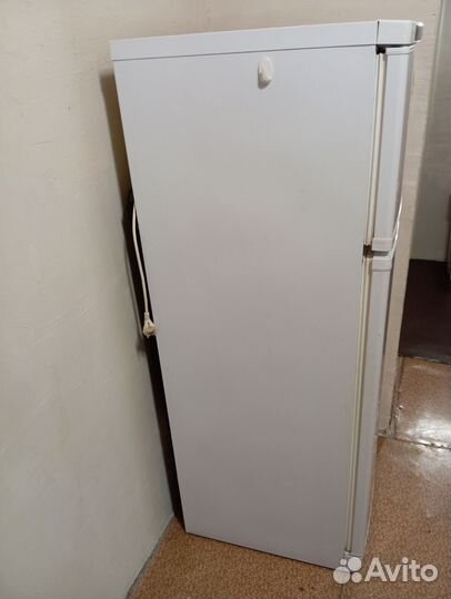 Холодильник Indesit