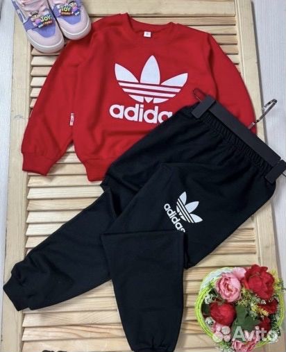 Спортивные новые костюмы