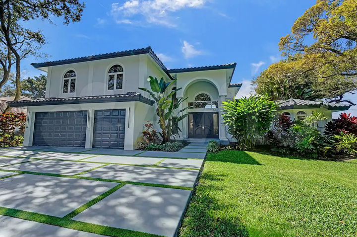 Коттедж 250 м² на участке 7 сот.