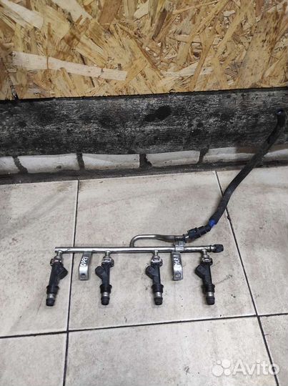 Рейка рампа топливная opel astra H zafira B z16xer