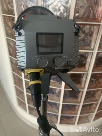 Студийный постоянный источник света Aputure Amaran