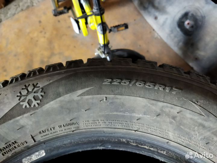 Roadstone Winguard WinSpike SUV 225/65 R17