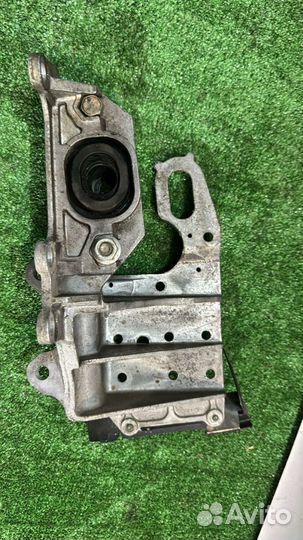 11254JD000 Кронштейн опоры кпп Nissan Qashqai J10