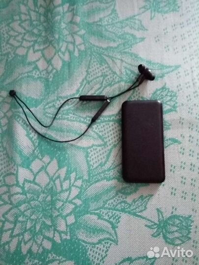 Беспроводные наушники, повербанк