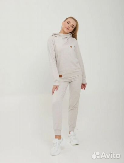 Спортивный костюм женский