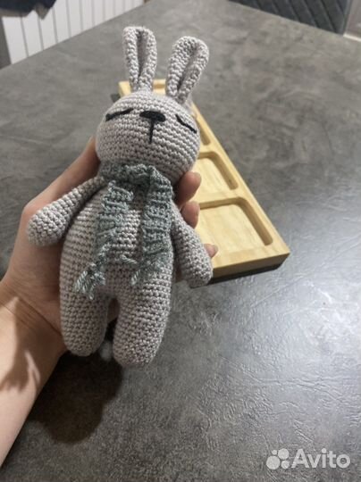 Вязаный заяц ручной работы
