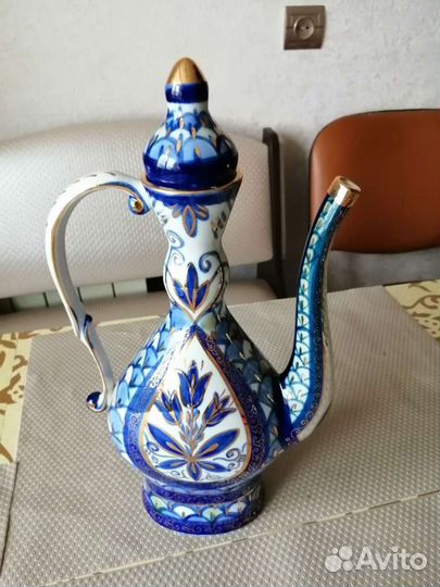 Кувшин фарфоровый