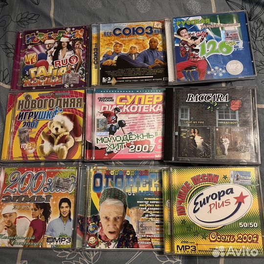 Кассеты с музыкой и DVD диски с фильмами