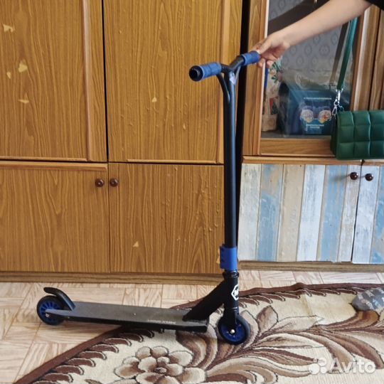 Трюковой самокат в парк