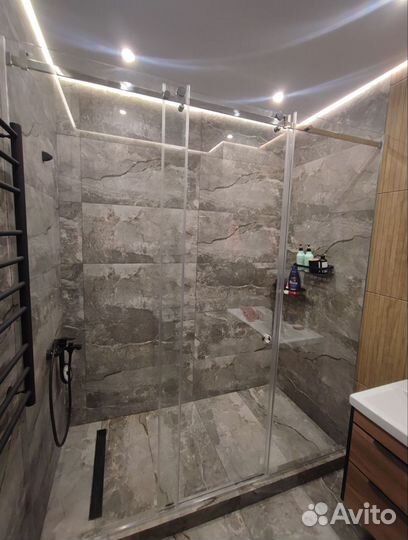 Стеклянная перегородка для душа