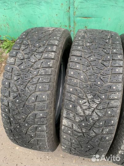 Bridgestone Blizzak Spike-02 SUV 235/65 R17 108T