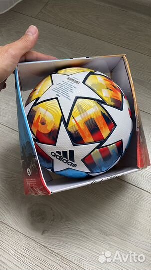 Футбольный мяч adidas