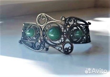 Браслет с зелеными камнями. Винтаж