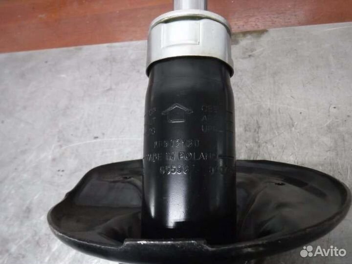 Амортизатор передний левый Mitsubishi Carisma