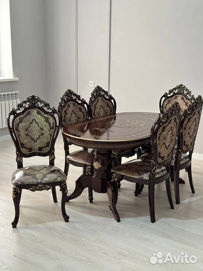 Кухонный стол и стулья новые