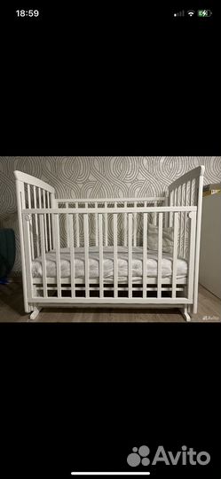 Детская кроватка с матрасом