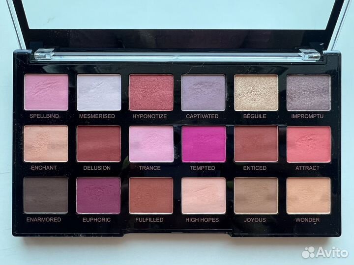 Палетка теней Revolution PRO entranced