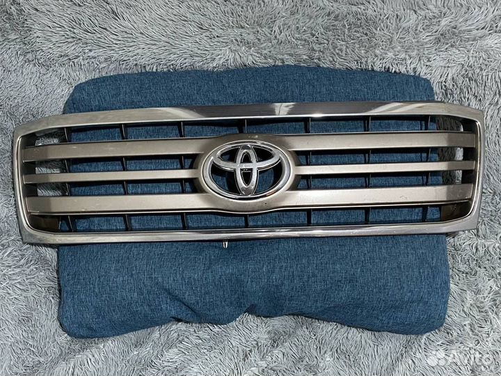 Решётка родаюиатора для Toyota lend Cruise 100