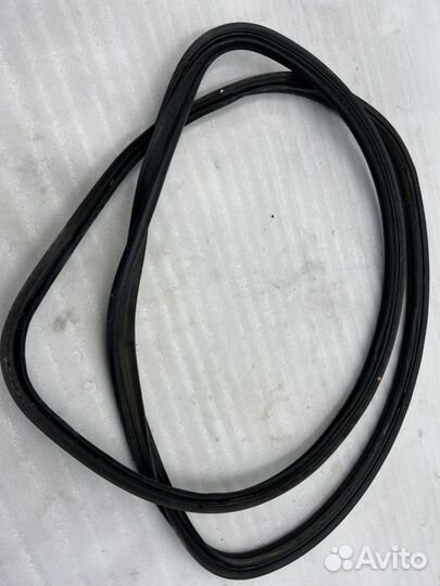 Уплотнитель багажника Toyota Camry V50/V55