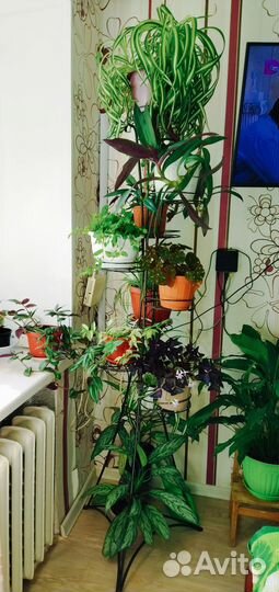 Подставка для цветов металлическая с цветами