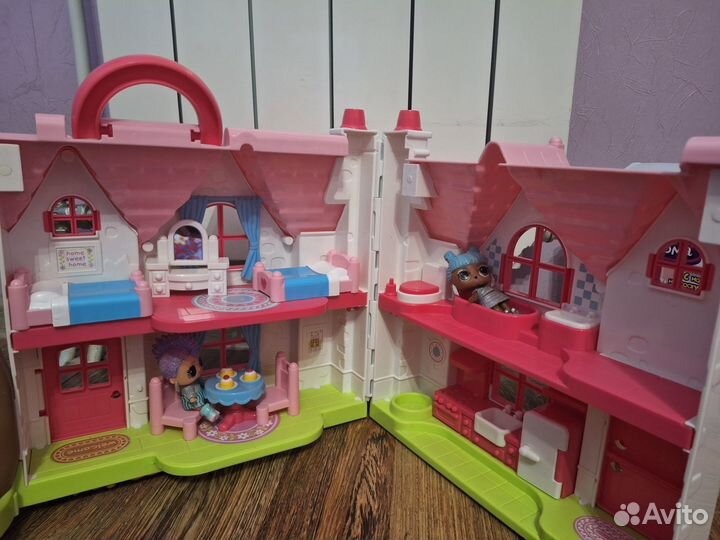 Кукольный домик с мебелью и фигурками