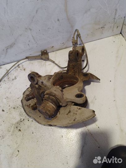 Кулак передний левый BYD F3 2008 bydf3