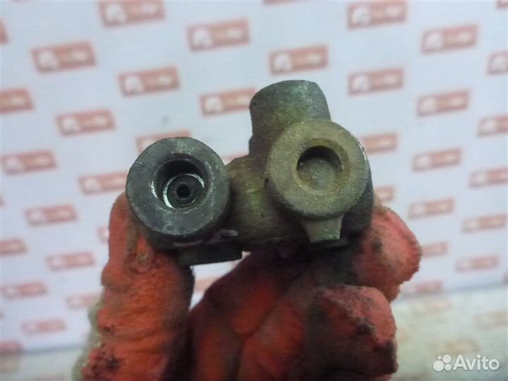 Распределитель тормозных сил Mitsubishi Galant