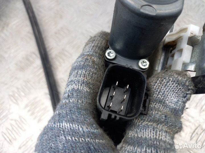 Стеклоподъемник электр. передний правый Mitsubishi