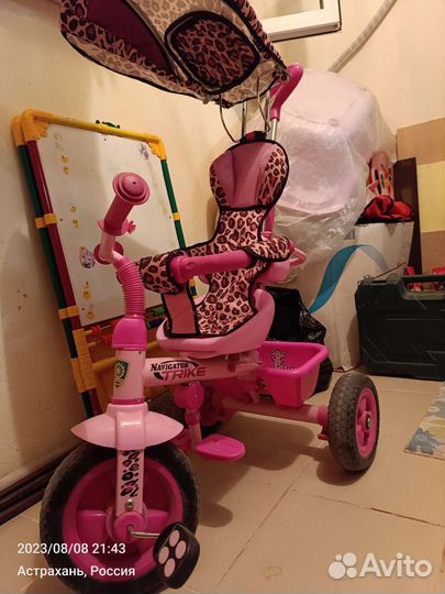 Трехколесный велосипед с родительской ручкой