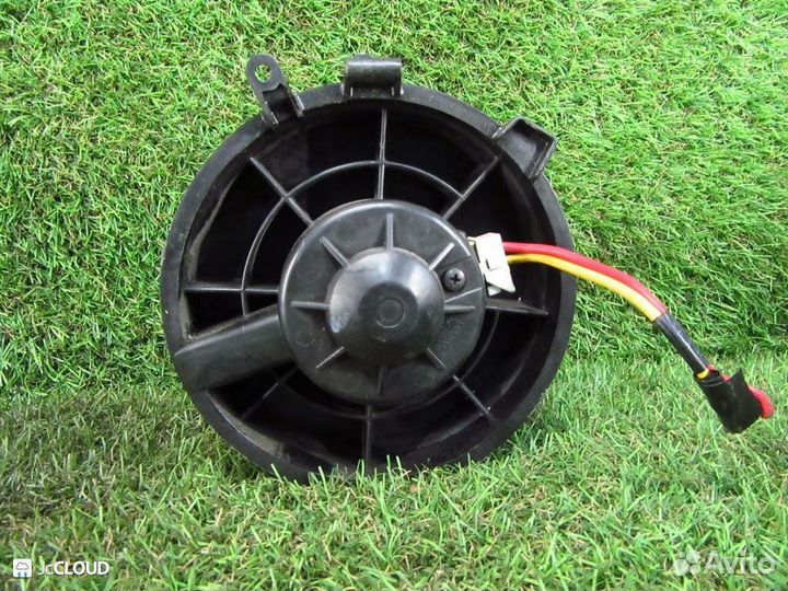 Мотор печки на nissan serena C25 MR20DE