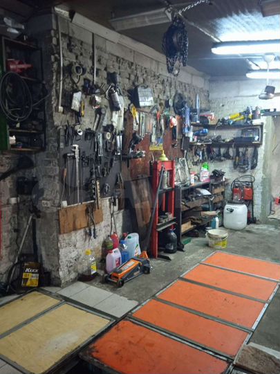 Гараж, > 30 м²