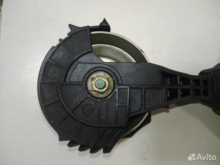 Ролик-натяжитель ручейкового ремня Peugeot 3008 20